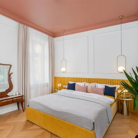 Premium In Parisian Style In The Heart Of Old Apartmán