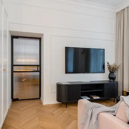 Premium In Parisian Style In The Heart Of Old Apartmán