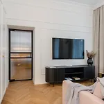 Premium In Parisian Style In The Heart Of Old Appartement