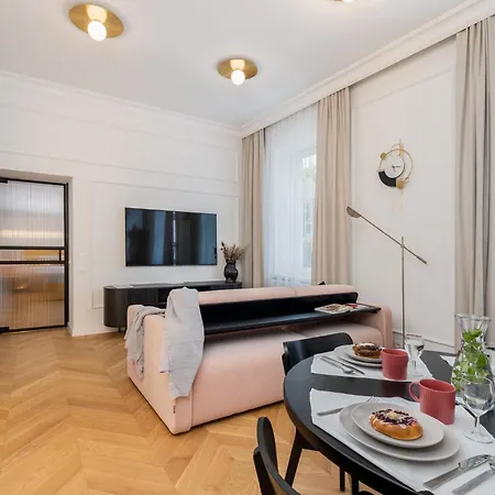 Lägenhet Premium In Parisian Style In The Heart Of Old *
